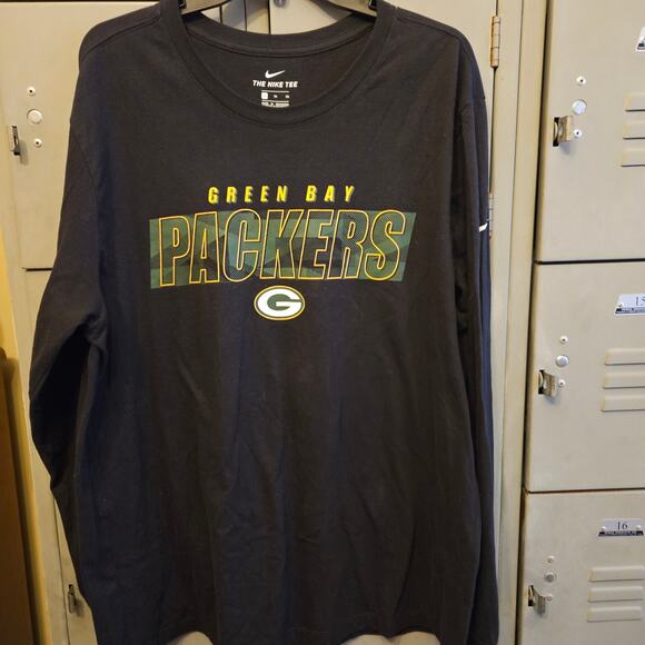 Nike Other - Green Bay Packers Mens long sleeve tshirt - XL